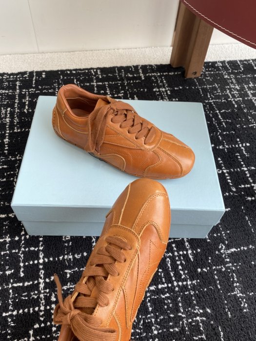 Кроссовки женские фото 6