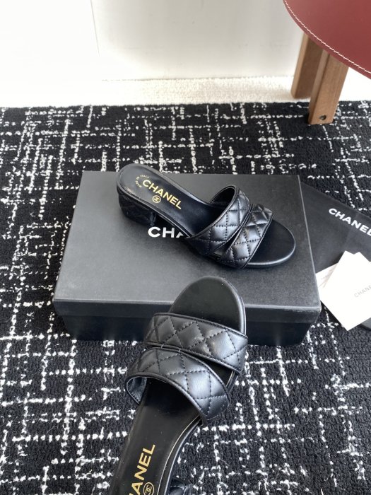 Шльопанці жіночі фото 6