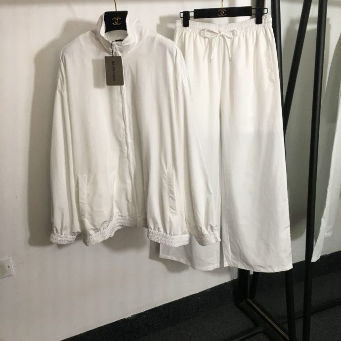 Костюм женский