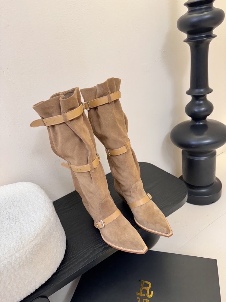 Чоботи жіночі