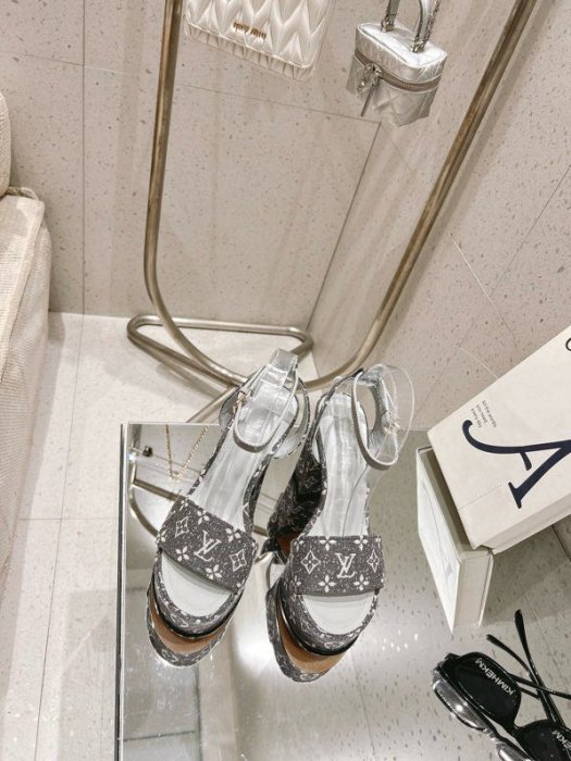 Sandals фото 2