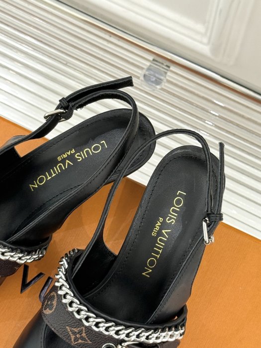 Босоножки фото 8