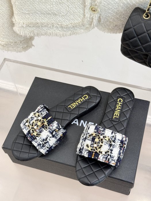 Шлепанцы женские фото 2