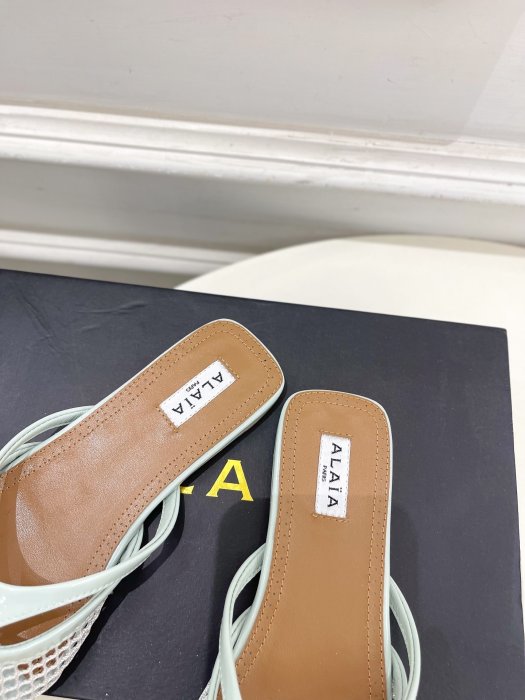 Шлепанцы женские фото 7