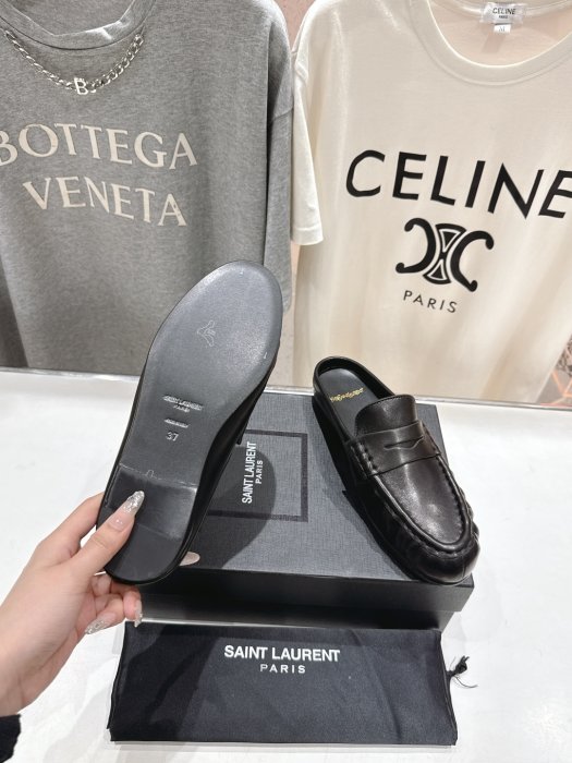 Лоферы кожаные женские фото 9