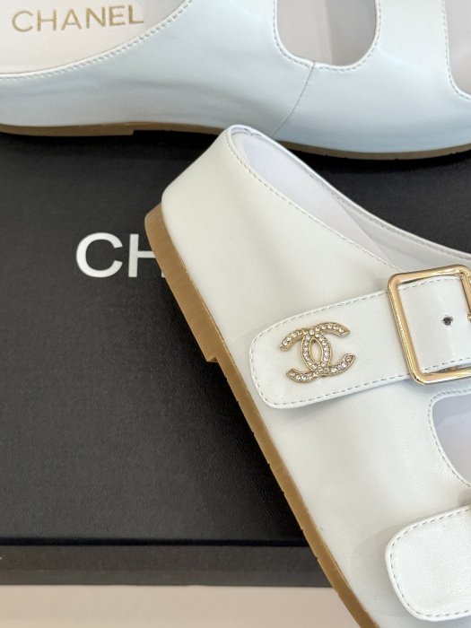 Шлепанцы женские фото 6