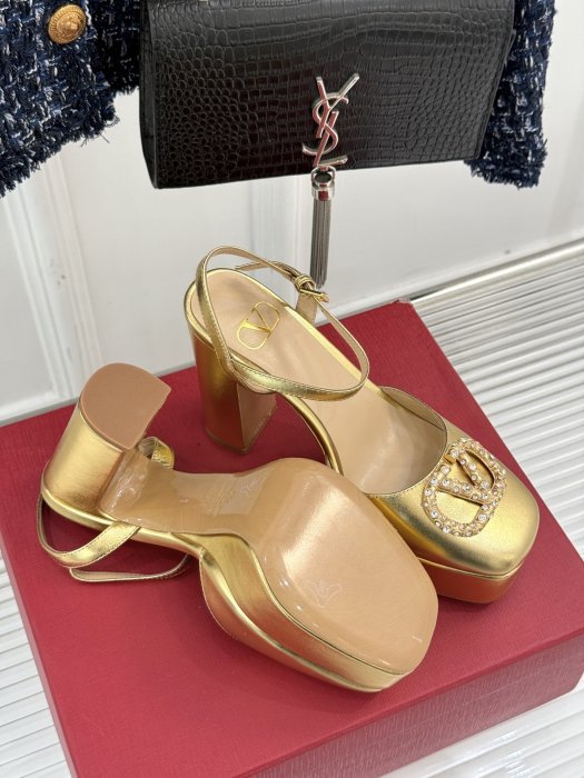 Sandals фото 9