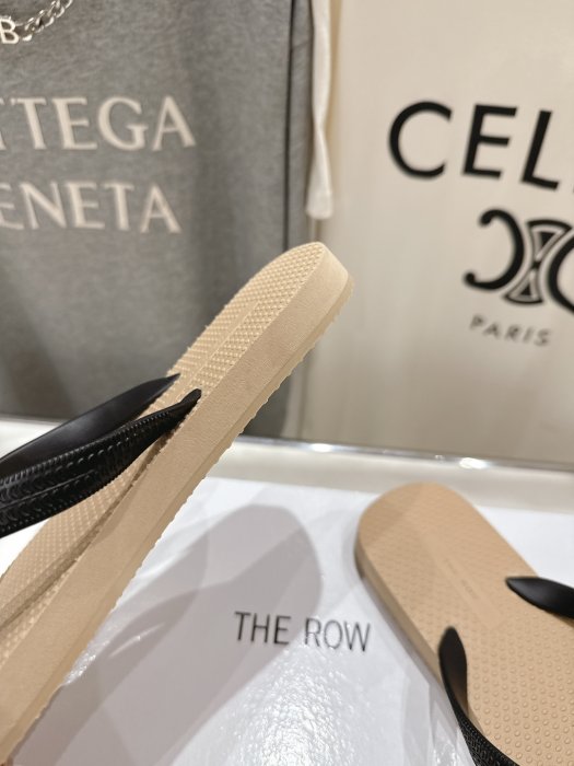 Шлепанцы женские фото 7