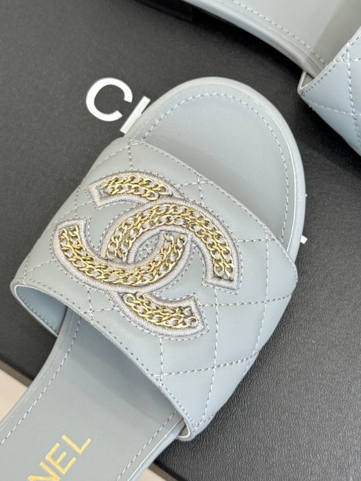 Шлепанцы женские фото 7