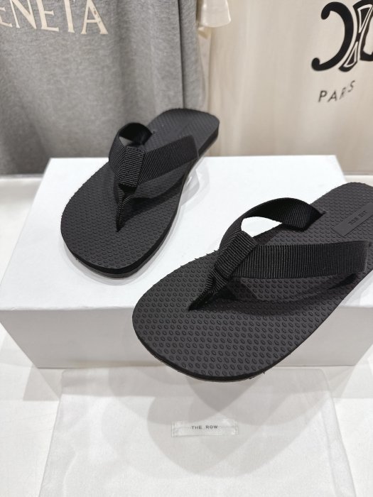 Шлепанцы женские фото 7