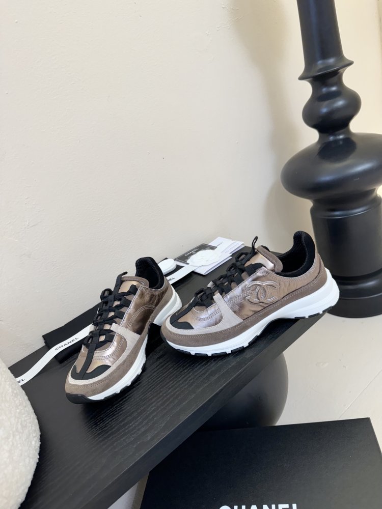 Кроссовки женские фото 3