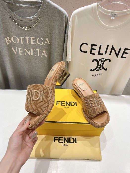 Шлепанцы фото 4