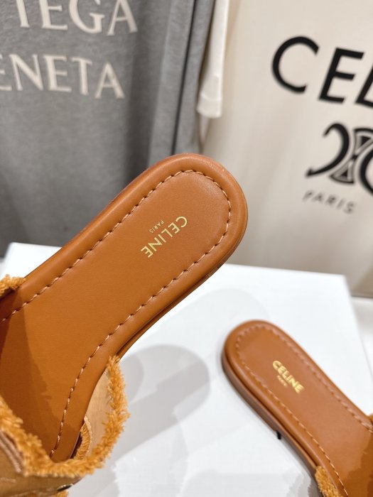 Шлепанцы женские фото 6