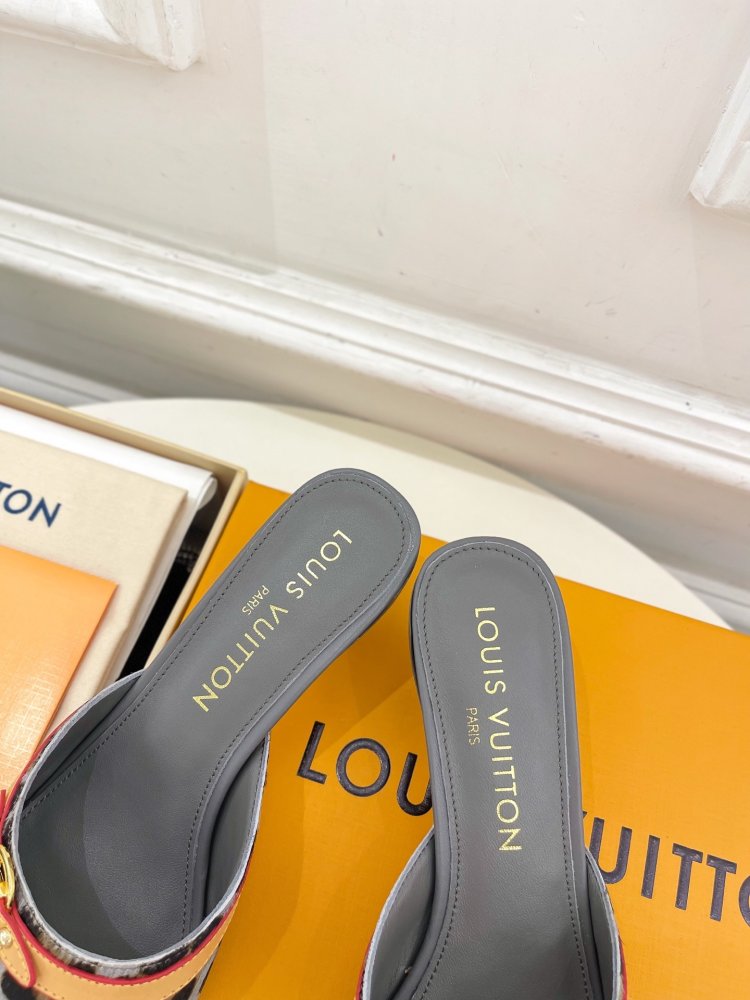 Босоножки фото 8