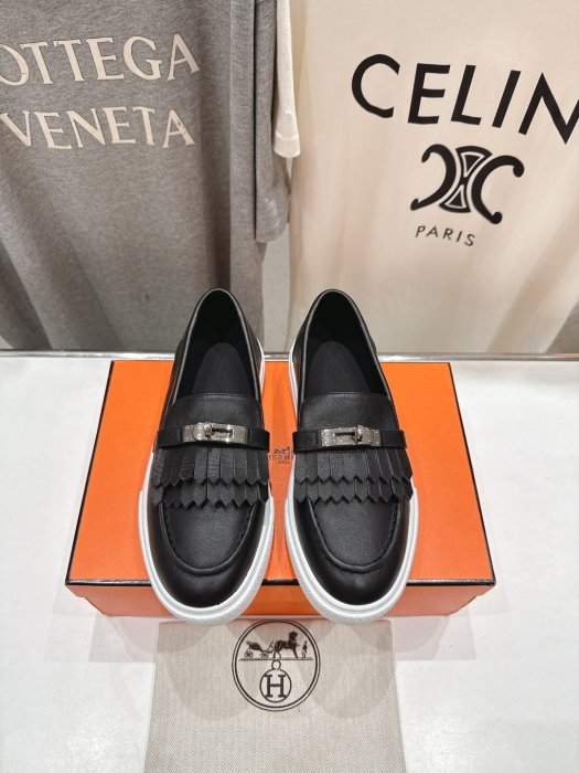 Лоферы женские