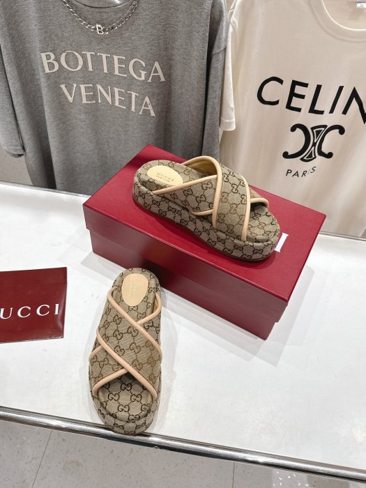 Шлепанцы фото 5