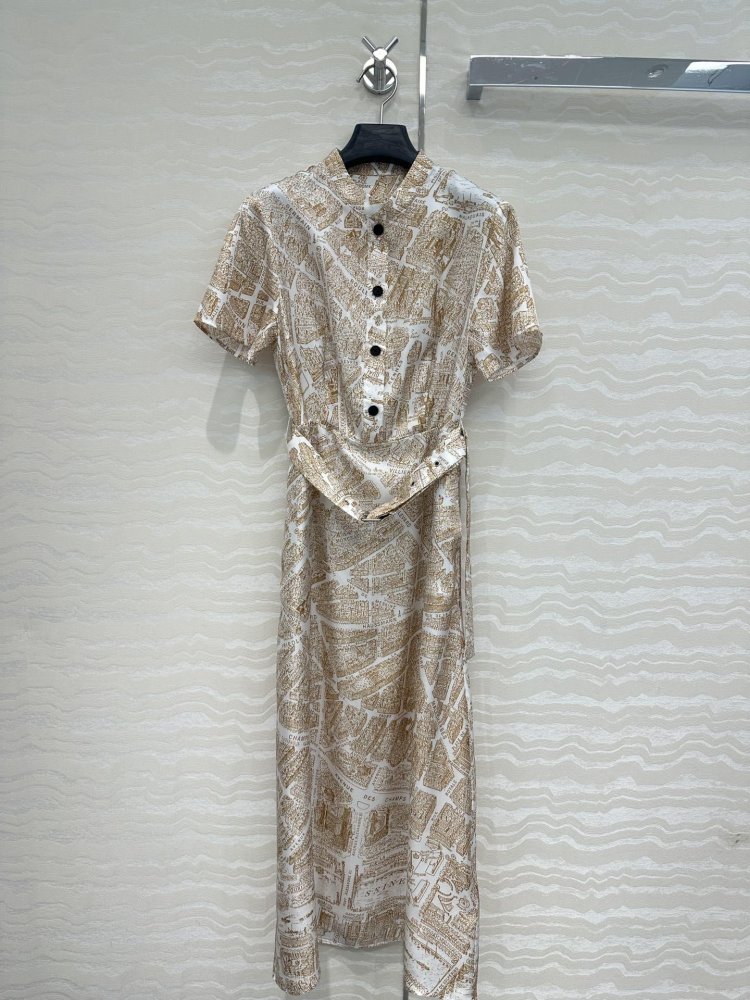 Шовкове Плаття, Сукня