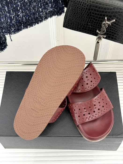 Шлепанцы женские фото 9