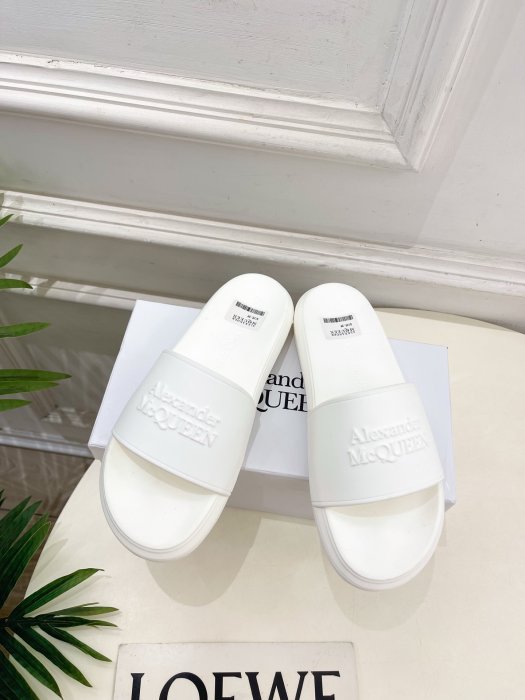 Шльопанці жіночі