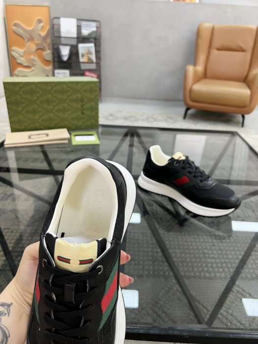 Кросівки чоловічі фото 7