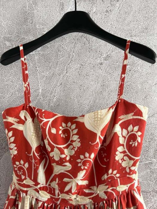 Red dress from suspenders фото 9