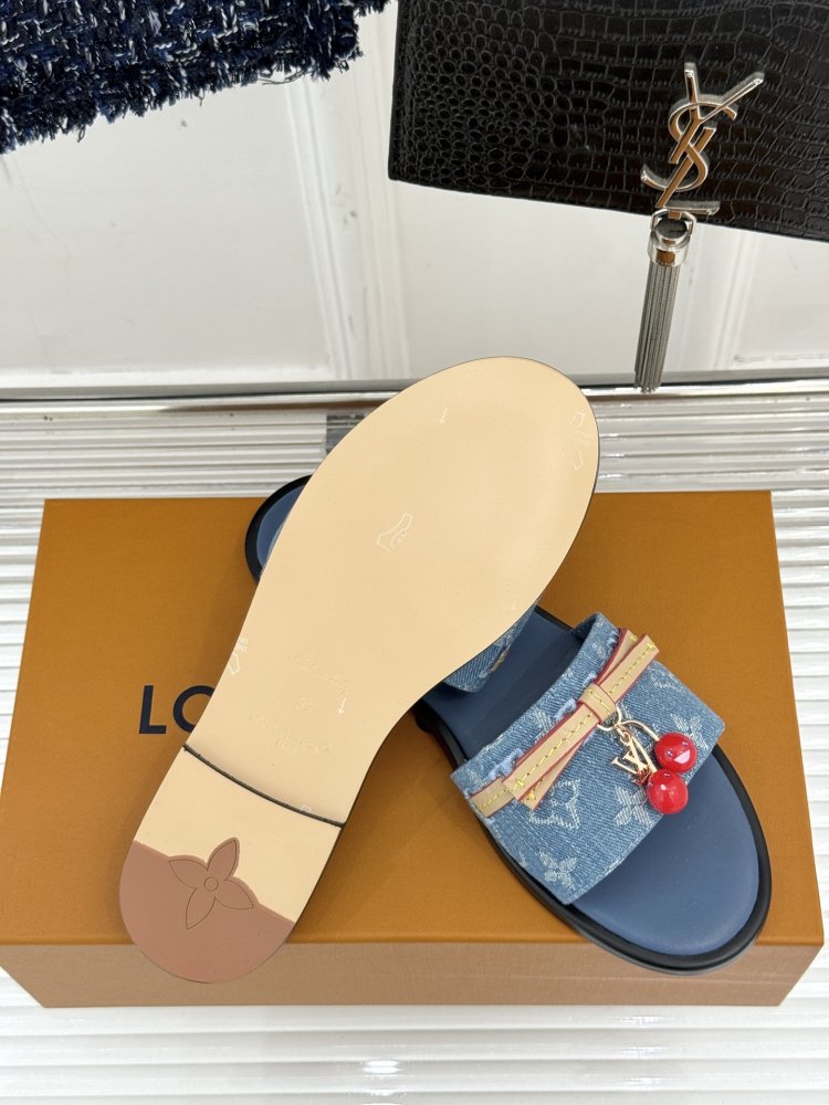 Шльопанці жіночі фото 9