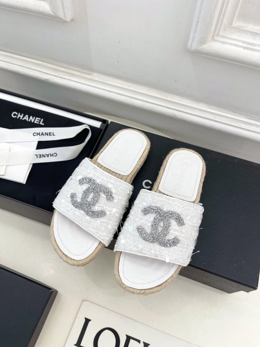 Шлепанцы женские фото 4