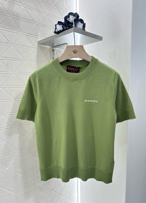 Футболка жіноча