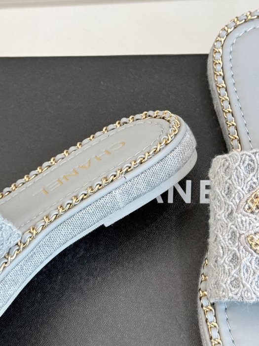 Шлепанцы женские фото 6