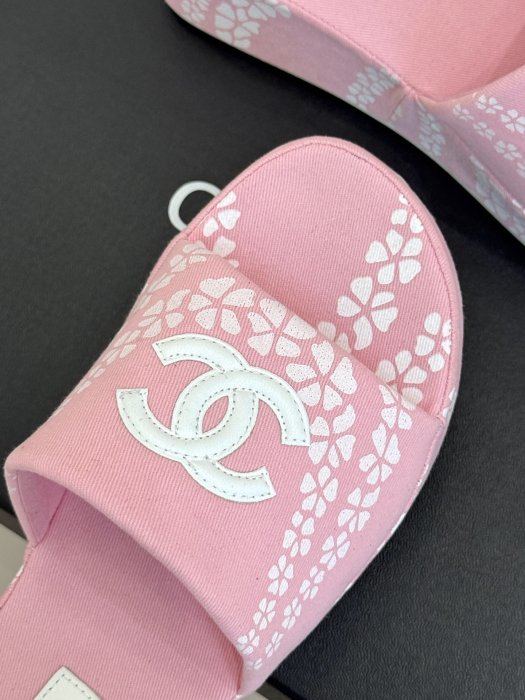 Шлепанцы женские фото 7