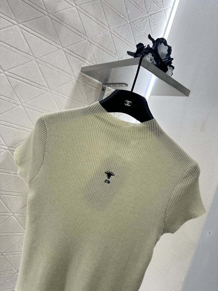 Футболка жіноча фото 7