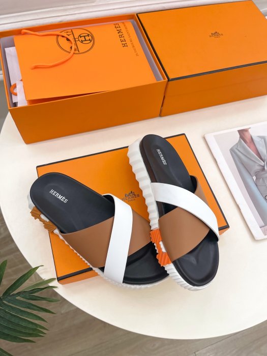 Шлепанцы женские фото 3