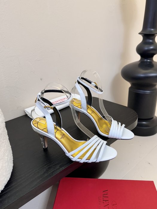 Босоножки фото 2