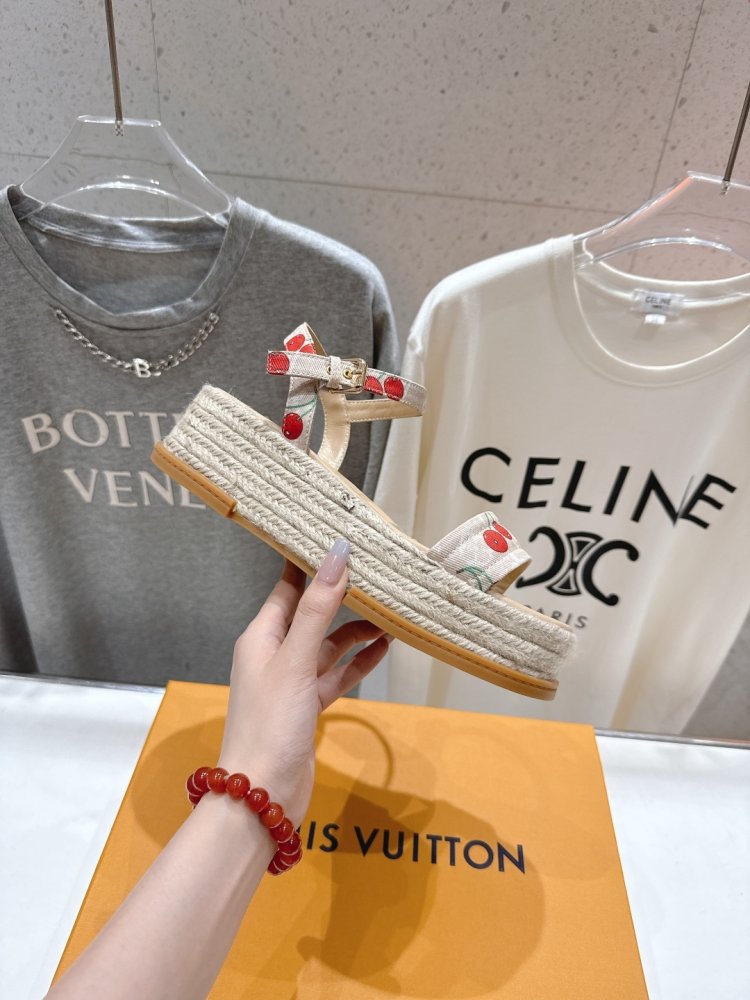 Сандалии женские фото 5