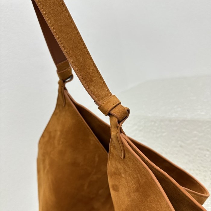 A bag women's Khaite LOTUS 40 cm фото 5