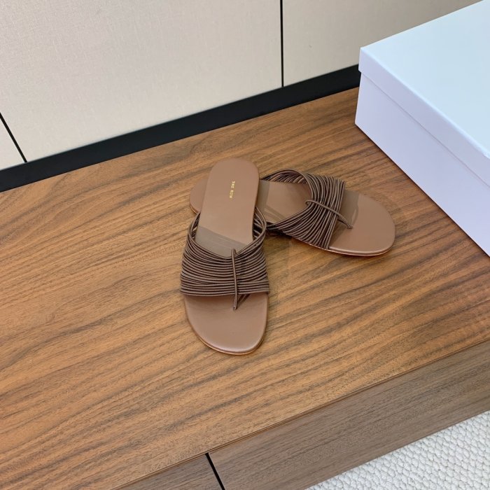 Шлепанцы женские фото 8