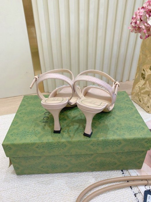 Босоножки фото 5