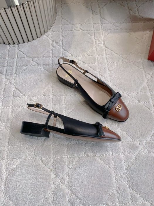 Sandals фото 3