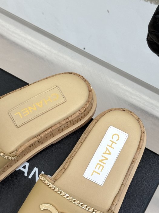 Шлепанцы фото 8