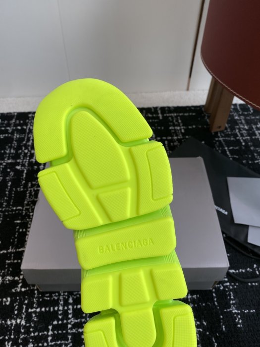 Шлепанцы женские фото 9