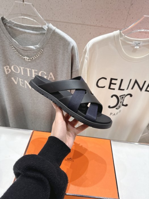 Шлепанцы женские фото 5