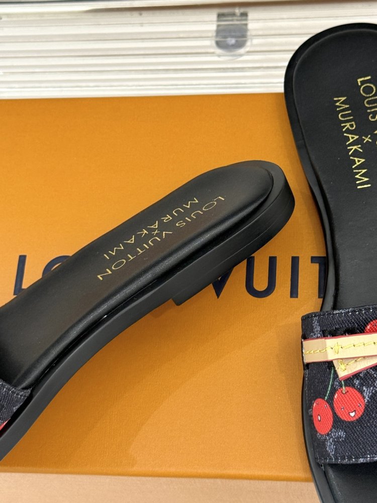 Шлепанцы женские фото 6