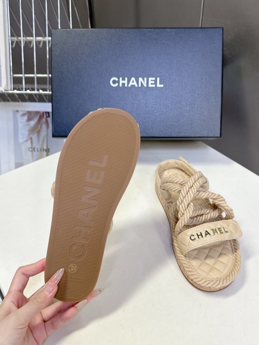 Шлепанцы женские фото 9