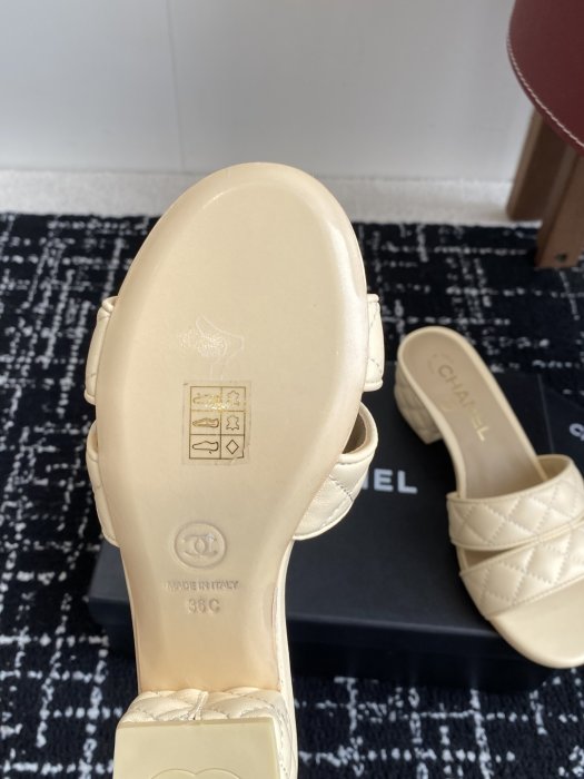 Шлепанцы женские фото 9