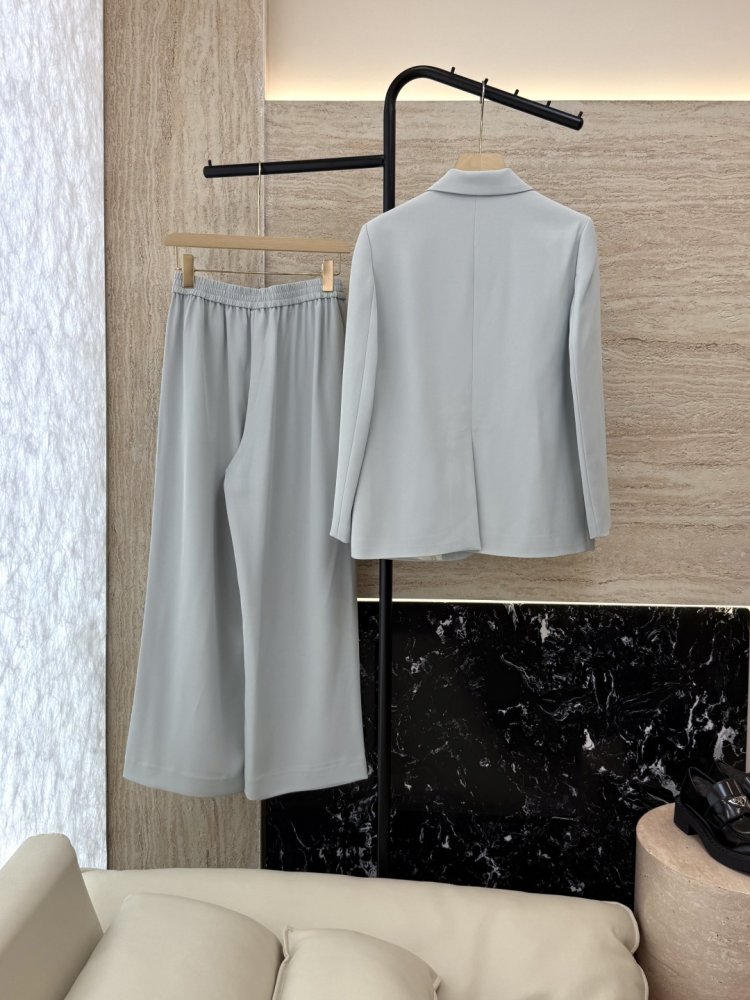 Костюм жіночий фото 2