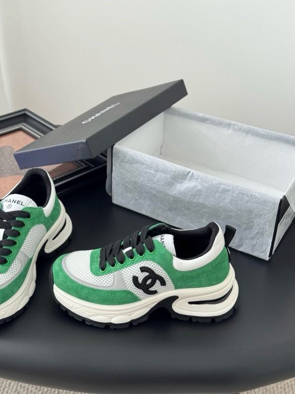 Кроссовки женские фото 2