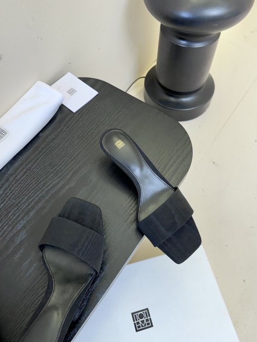 Шльопанці жіночі фото 4