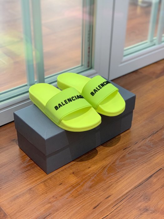 Шлепанцы фото 4