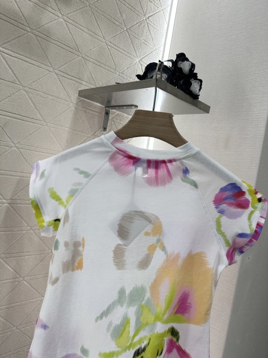 T-shirt women's фото 4