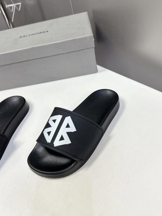 Шльопанці фото 3